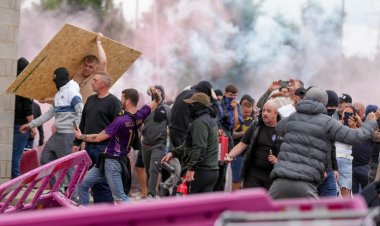 İngiltere'de şiddet eylemlerine karışan aşırı sağcılar "terörizm" suçlamasıyla yargılanabilir