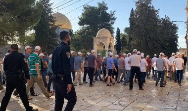 Terörist işgalcilerden Mescid-i Aksa'ya baskın