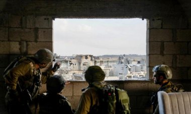 İşgalci İsrail ordusu kendi askerlerinin bulunduğu binayı vurdu