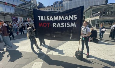 Isveç'te ”Ülkemizde Müslüman istemiyoruz'' diyen aşırı sağcı gruba karşı "Hep beraber ırkçılığa hayır" eylemi