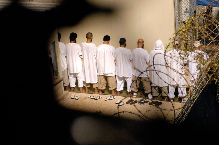 Guantanamo'daki Yemenli tutuklular Amman'a nakledildi