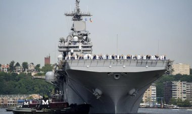 ABD'ye ait savaş gemisi İzmir limanına demirledi