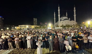 Filistin Âlimler Birliği'nin çağrısı ile eller Gazze için semaya kalktı