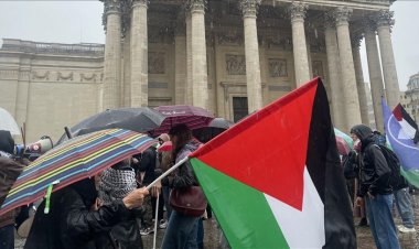 Paris'te öğrenciler Gazze'ye destek gösterisi yaptı