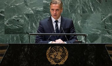 Liderler BM Genel Kurulu'nda kürsüye vurarak "Netanyahu savaşı durdur" dedi