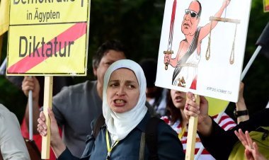 Mısır sürgündeki insan hakları savunucularına yönelik baskıları artırıyor