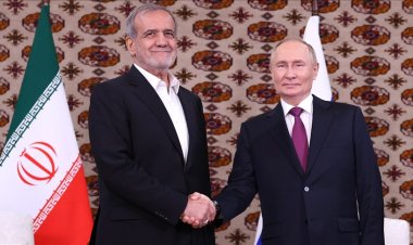 Putin ile Pezeşkiyan, Türkmenistan'da bir araya geldi