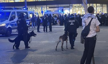 Alman polisi, Filistin’e destek eyleminde göstericilere köpeklerle saldırdı