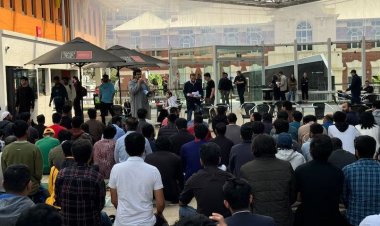 Müslüman Öğrenciler Avustralya Üniversitesi'nde namaz odasının kapatılmasını protesto ettiler