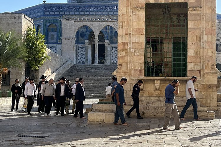 İsrailli gaspçılar "Roş Haşanah Bayramı" bahanesiyle Mescid-i Aksa'ya baskın düzenledi