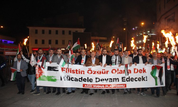 Ağrı’da Aksa Tufanı yıl dönümünde meşaleli yürüyüş düzenlendi