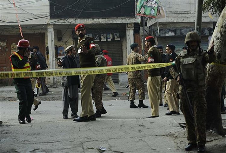 Pakistan'da düzenlenen bombalı saldırılarda 2 kişi öldü