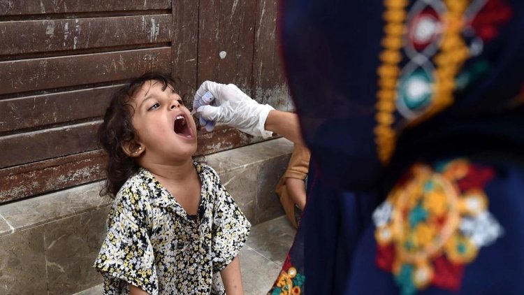 Pakistan ülke genelinde çocuk felci aşı kampanyası başlattı