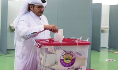 Katarlılar, anayasa değişikliği referandumu için sandık başında