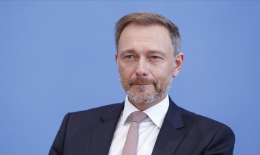 Almanya'da koalisyon ortağı FDP, tüm bakanlarını hükümetten çekme kararı aldı