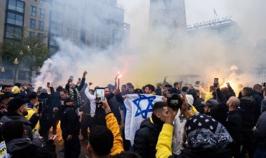 Ajax-Maccabi Tel Aviv maçı öncesi Filistin aleyhine slogan atan siyonist taraftarlar taşkınlık çıkardı
