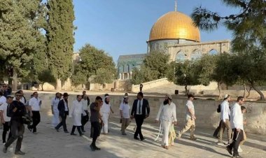İşgalci İsrailliler, Mescid-i Aksa'yı bastı