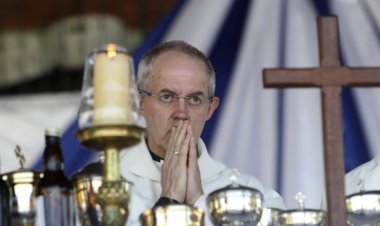 İngiltere Kilisesi Ruhani Lideri "çocuk istismarına göz yumma" iddialarının ardından istifa etti