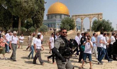 Siyonist İsrailliler Mescid-i Aksa'yı bastı