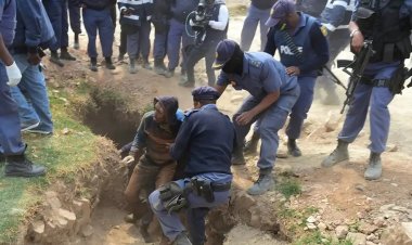 Güney Afrika'da kaçak binlerce işçi madende mahsur kaldı