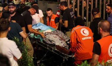 Katil İsrail 2 sağlık görevlisini doğrudan hedef alarak şehid etti