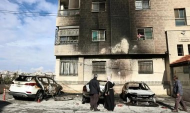 Siyonist İsrail'liler Filistinlilerin araçlarını kundakladı