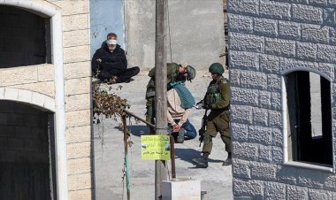 Katil İsrail askerleri, Batı Şeria'da ikisi çocuk, 16 Filistinliyi gözaltına aldı