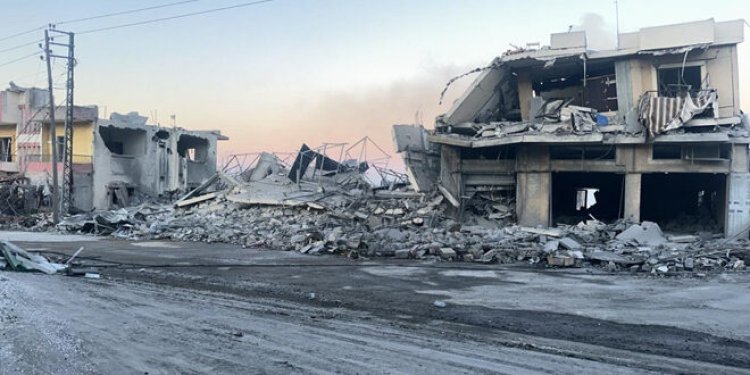Siyonist İsrail, Lübnan'da sivillerin yaşadığı 6 köyü yıktı