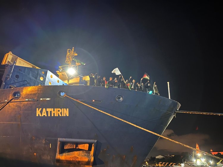 İstanbul'da katil İsrail'e mühimmat taşıyan gemiye baskın