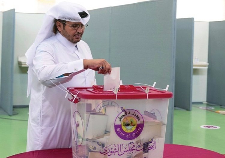 Katarlılar, anayasa değişikliği referandumu için sandık başında
