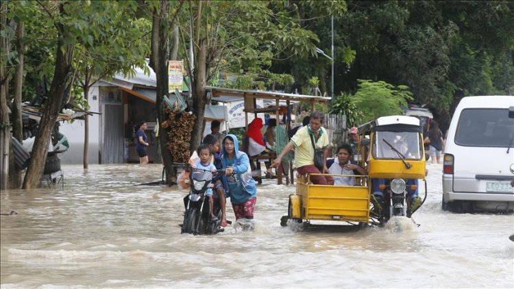 Filipinler'de Toraji Tayfunu nedeniyle 2 bin 500 mahalle tahliye edilecek
