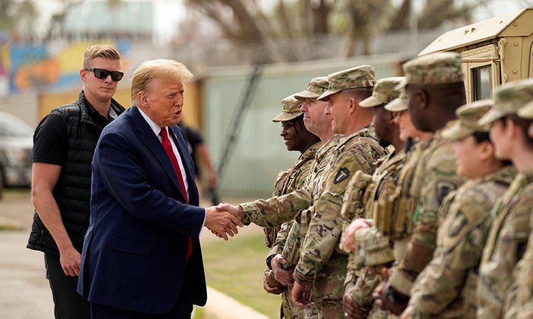 Trump ekibi, ABD'nin Afganistan'dan çekilmesinden sorumlu subayların listesini derliyor