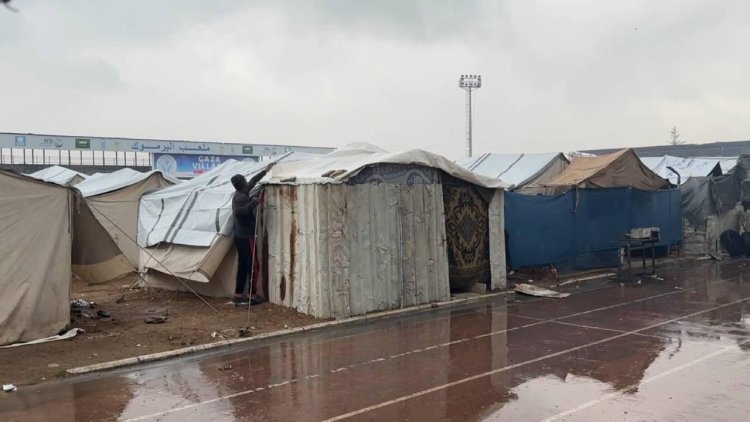 Gazze'de çadırları sular altında kalan Filistinliler, kış şartları yüzünden endişeli