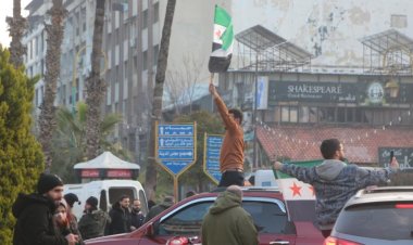 'Esed devrildi, tüm tutsaklar serbest bırakıldı'