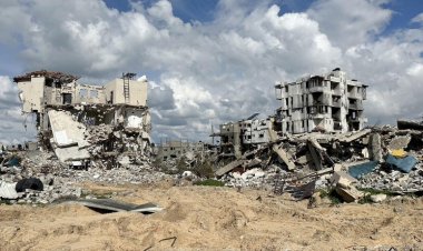 İşgalci İsrail, Gazze'nin kuzeyinde yerleşim birimlerini havaya uçuruyor