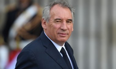 Fransa Başbakanı Bayrou: İslam’ı toplumda “takıntı” haline getirmek istemiyoruz