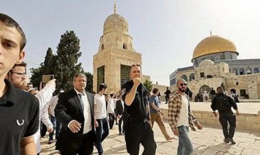 Siyonist Ben Gvir, işgalcilerin Mescid-i Aksa'ya baskınına öncülük ediyor