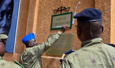 Mali, Sömürgeci Fransa ve ECOWAS'ın izlerini sokaklardan silmeye başladı