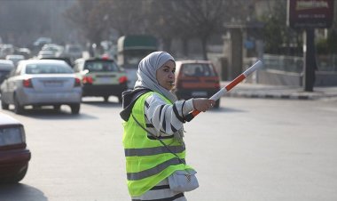 Halep'te gençler, trafik sorununu çözmek için gönüllü oluyor