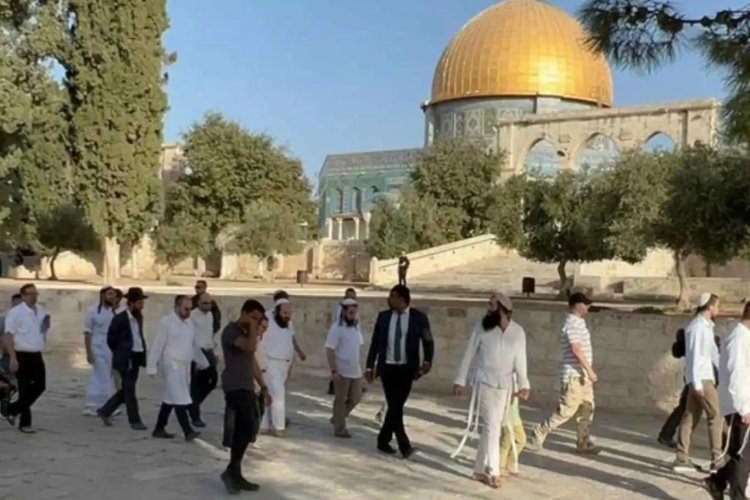 Siyonist sömürgeciler yine Mescid-i Aksa'yı bastı