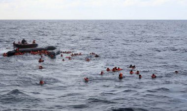İtalya açıklarında göçmen teknesi battı: 20 kayıp