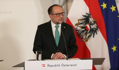 Avusturya'da Dışişleri Bakanı, ülkenin geçici başbakanı olarak açıklandı