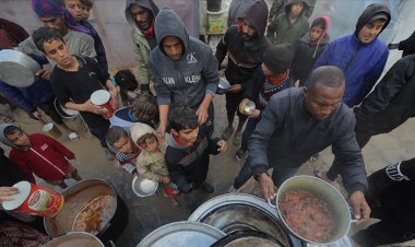 Gazzeliler 15 aydır saldırılar ve açlığın yanında soğukla da mücadele ediyor