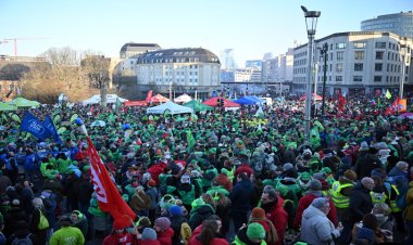 Belçika'da çalışanlar emeklilik haklarında kesinti yapılması planını protesto etti