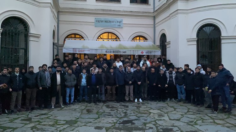 Sabah namazında buluşup Kudüs için yürüdüler