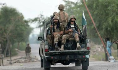 Pakistan'daki çatışmalarda 18 asker hayatını kaybetti