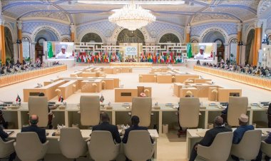 İİT, Trump'ın Filistinlileri yerinden etme açıklamasını kınadı