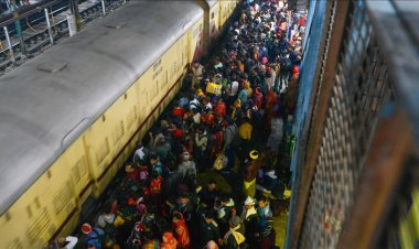 Hindistan'da izdiham: 18 ölü