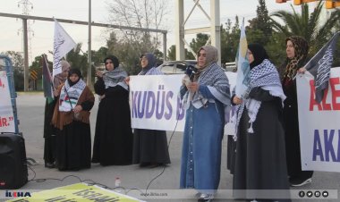 Eğitimci kadınlar, ABD Konsolosluğu önünde işgal rejimini protesto etti