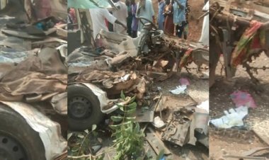 Nijerya'da otobüs ile kamyon çarpıştı, 14 ölü